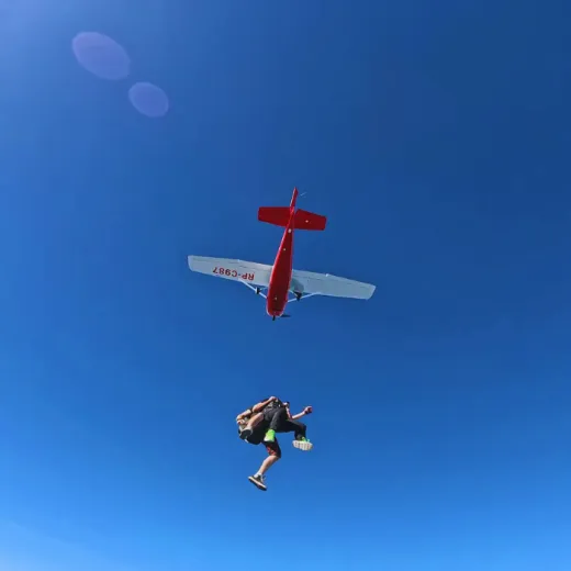 TravelToPH - Экскурсии / Туры - Скайдайвинг на острове Бантаян | VB-SIBI-D1