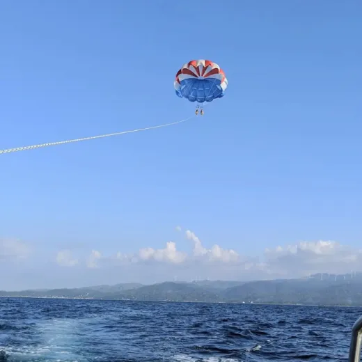 TravelToPH - Экскурсии / Туры - Парасейлинг - Полет на парашюте за катером | VB-PIB-D1