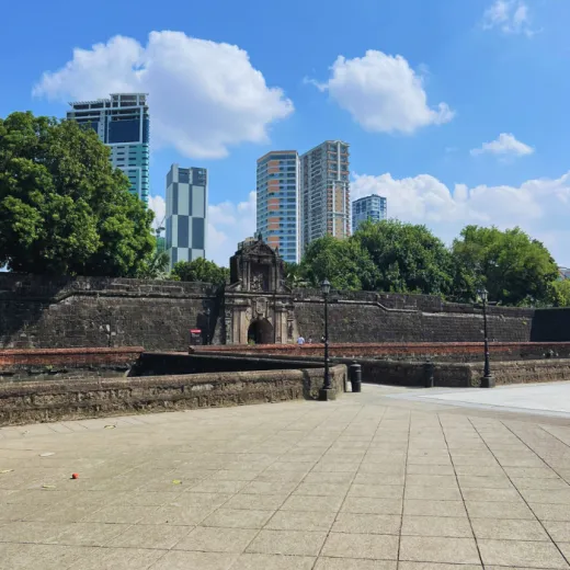 TravelToPH - Экскурсии / Туры - Интрамурос - Форт Сантьяго - Манильский собор - Церковь Святого Августина - Каса Манила - Парк Ризаля - Пако-парк - Манильское китайское кладбище - ТЦ SM Mall of Asia | LM-IFSMCRPPCM-D1