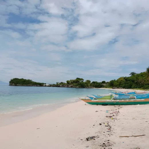 TravelToPH - Экскурсии / Туры - Экскурсия по острову Малапаскуа (пешая прогулка или на мотоцикле): маяк - пляж Баунти - местные деревни - места для прыжков с утёсов | VM-MLTLBBLVCJS-D1