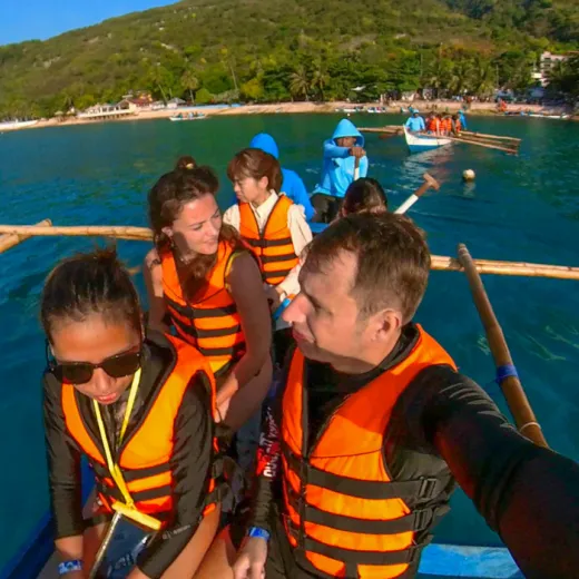 TravelToPH - Экскурсии / Туры - Плавание с Китовыми Акулами в Ослоб | VC-WSW-D1