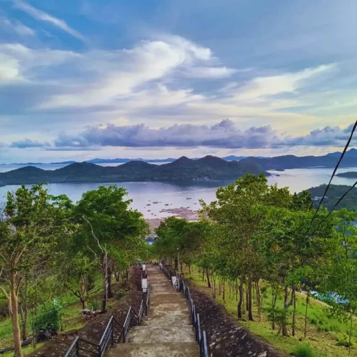 TravelToPH - Экскурсии / Туры - Обзорная экскурсия по городу Корон - Сувенирный Магазин - Парк Луалати - Гора Тапиас - Фабрика кешью - Горячий источник Макинид | LC-CCSCLPMTCCHMHS-D1