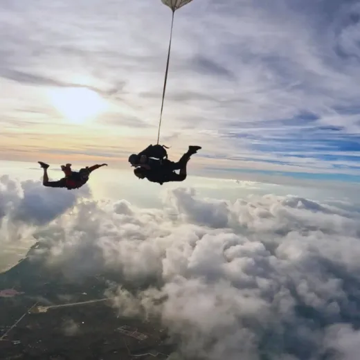 TravelToPH - Экскурсии / Туры - Скайдайвинг на острове Бантаян | VB-SIBI-D1