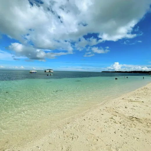 TravelToPH - Экскурсии / Туры - Тур по пляжам: Белый пляж Сантьяго - пляж Мангодлонг - пляж Бакхау | VC-BHRTSWBMBB-D1