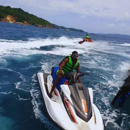 TravelToPH - Экскурсии / Туры - Катание на водном мотоцикле на Боракай | VB-JSRIB-D1