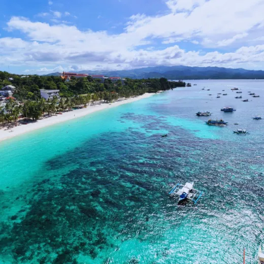 TravelToPH - Экскурсии / Туры - 15-минутный полет на вертолете вокруг Боркая: полет над пляжем Булабог - пляжем Пука - пляжем Динивид и Белым пляжем | VB-15MHFOBBPBDWB-D1