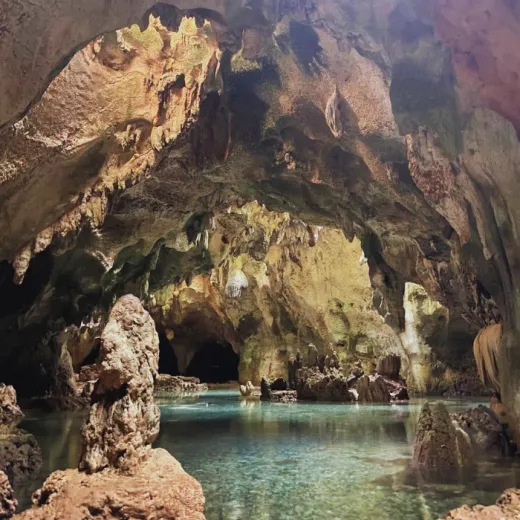 TravelToPH - Экскурсии / Туры - Природный и приключенческий тур по острову: парк озера Данао - пещера Букилат - пещера Тимубо - пляж Сантьяго Бэй - курорт Мангодлонг Рок | VC-INATLDPBCTCSBBMRR-D1